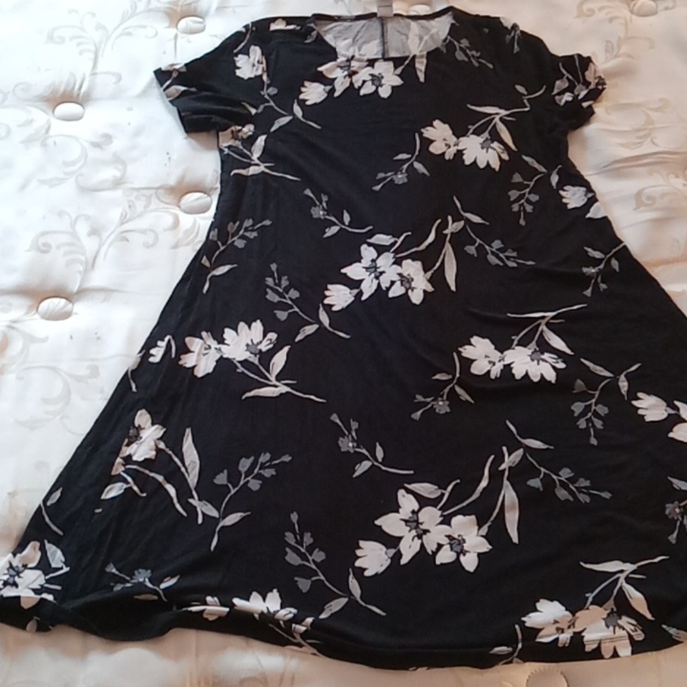 Old Navy Black and White Floral Mini Dress